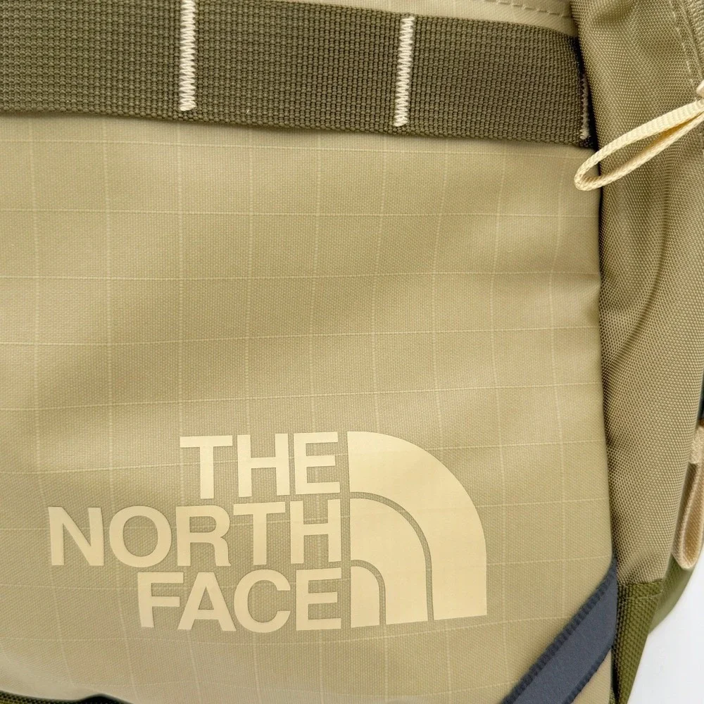 The North Face Base Camp Voyager Sling Bag Cedar Sycamore Green NF0A81BNMXO-OS